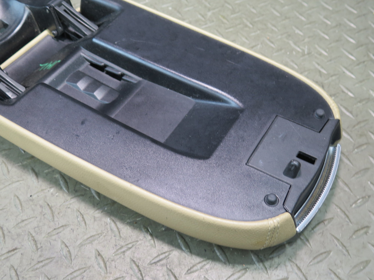 06-11 Mercedes X164 W164 Ml-class Center Console Armrest Lid Cover Cashmere OEM