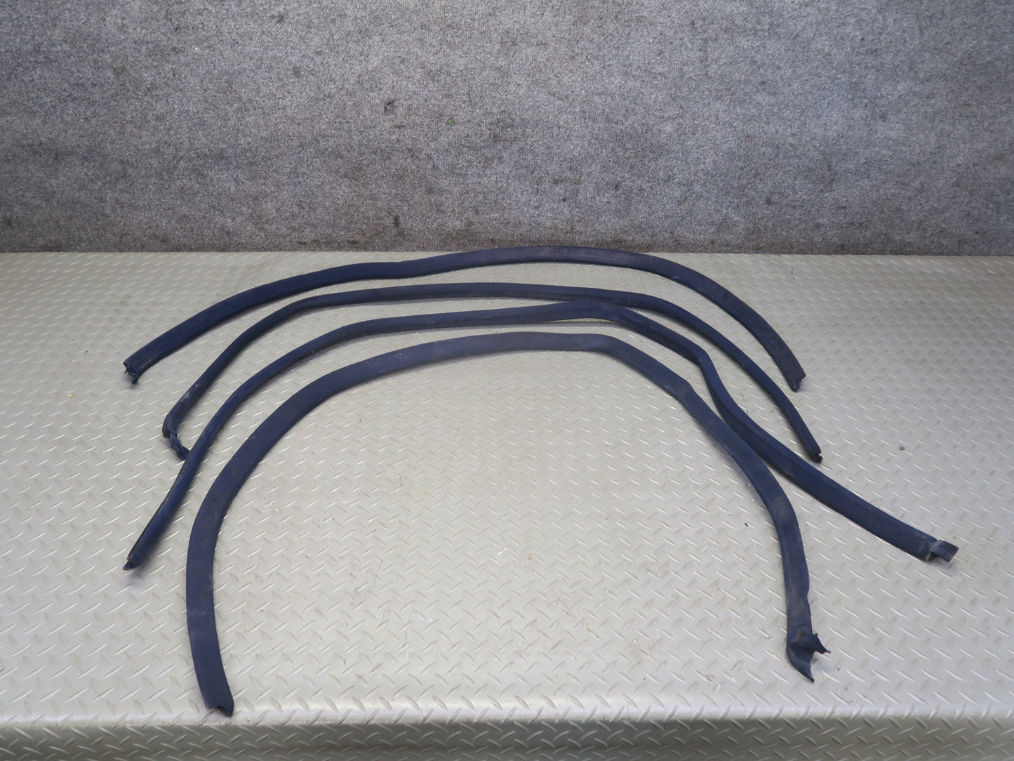 74-85 Mercedes W123 Sedan Front & Rear Door Weather Strip Rubber Seal Set OEM