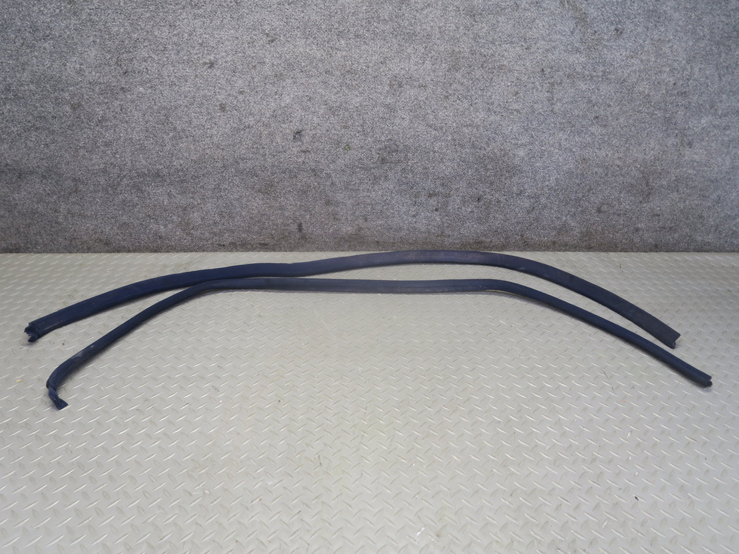 74-85 Mercedes W123 Sedan Front & Rear Door Weather Strip Rubber Seal Set OEM