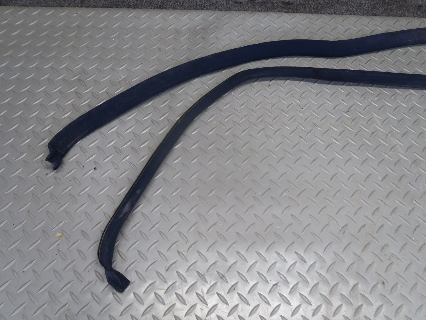 74-85 Mercedes W123 Sedan Front & Rear Door Weather Strip Rubber Seal Set OEM