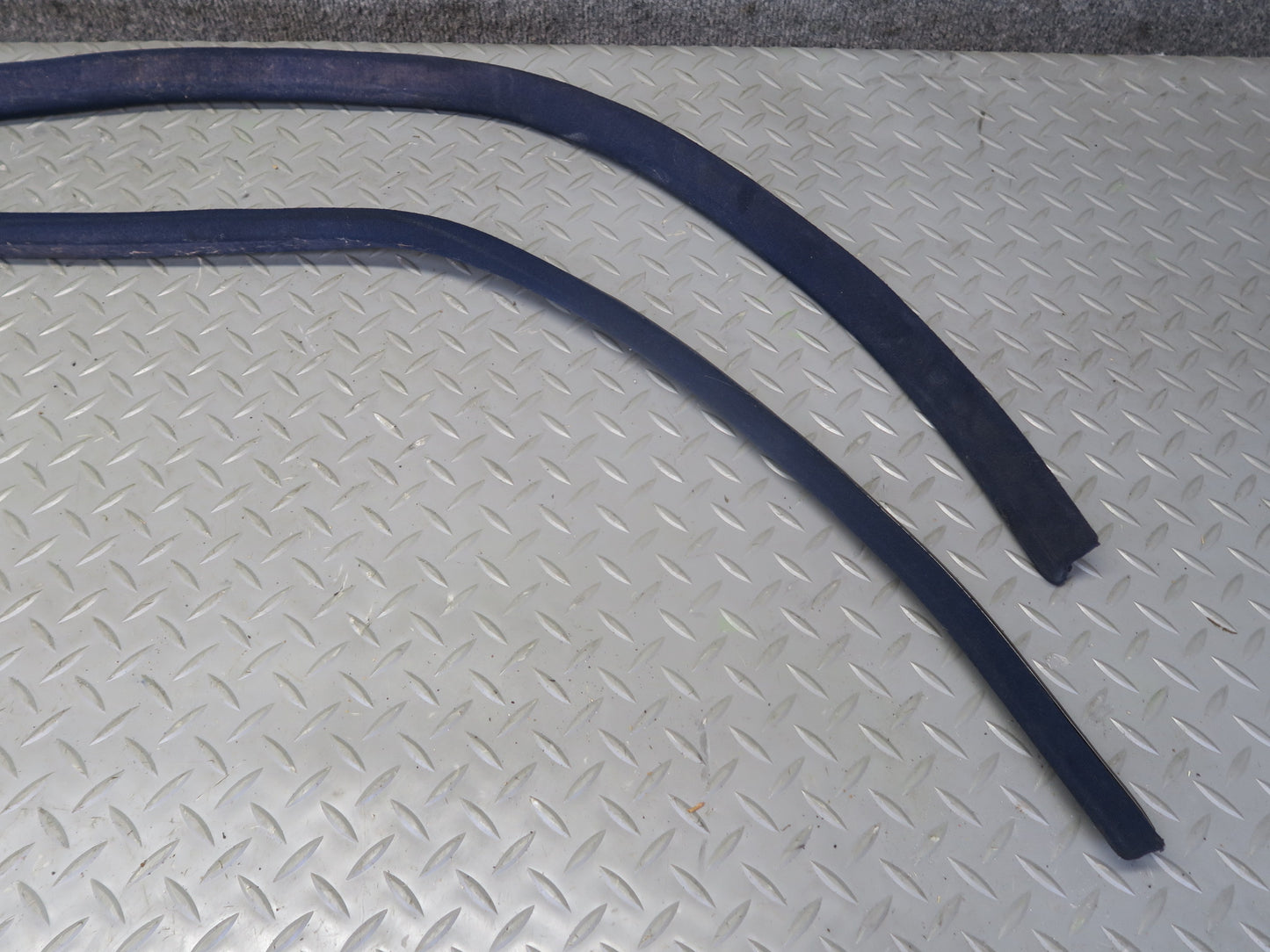 74-85 Mercedes W123 Sedan Front & Rear Door Weather Strip Rubber Seal Set OEM