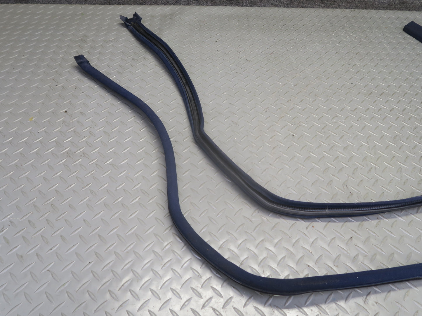 74-85 Mercedes W123 Sedan Front & Rear Door Weather Strip Rubber Seal Set OEM