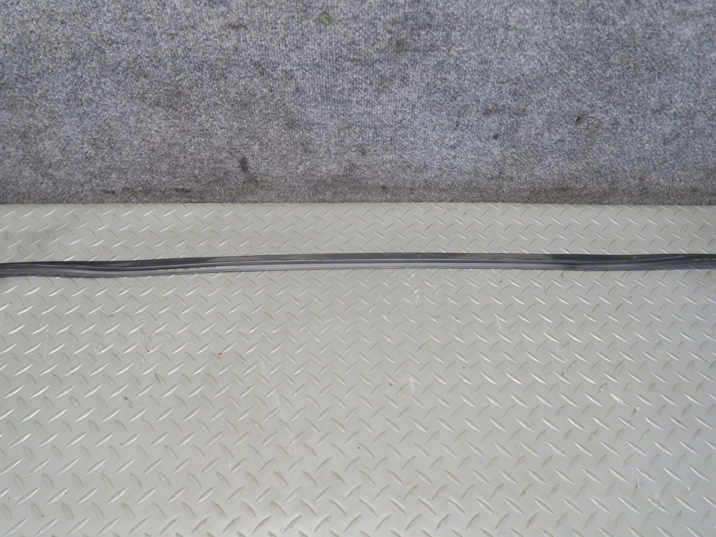 2006-2010 BMW E64 M6 Convertible Windshield Weatherstrip Rubber Seal Gasket