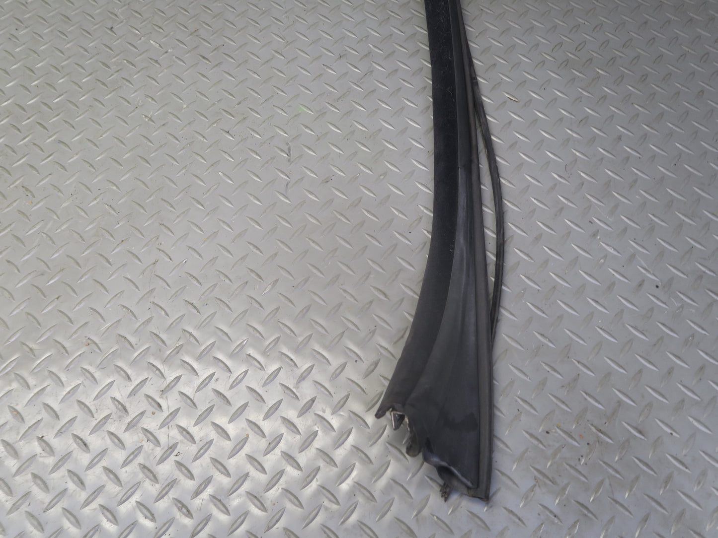 2006-2010 BMW E64 M6 Convertible Windshield Weatherstrip Rubber Seal Gasket