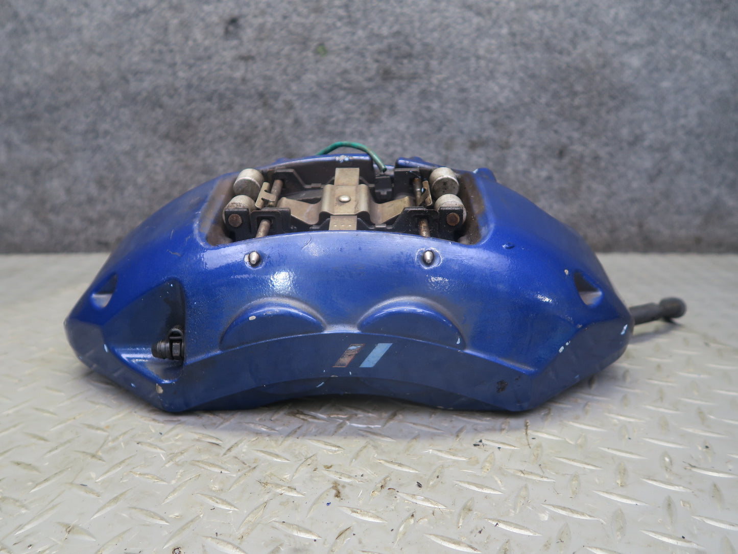 2013-2014 BMW E70 E71 X5M X6M Front Left & Right Brembo Brake Caliper Set of 2
