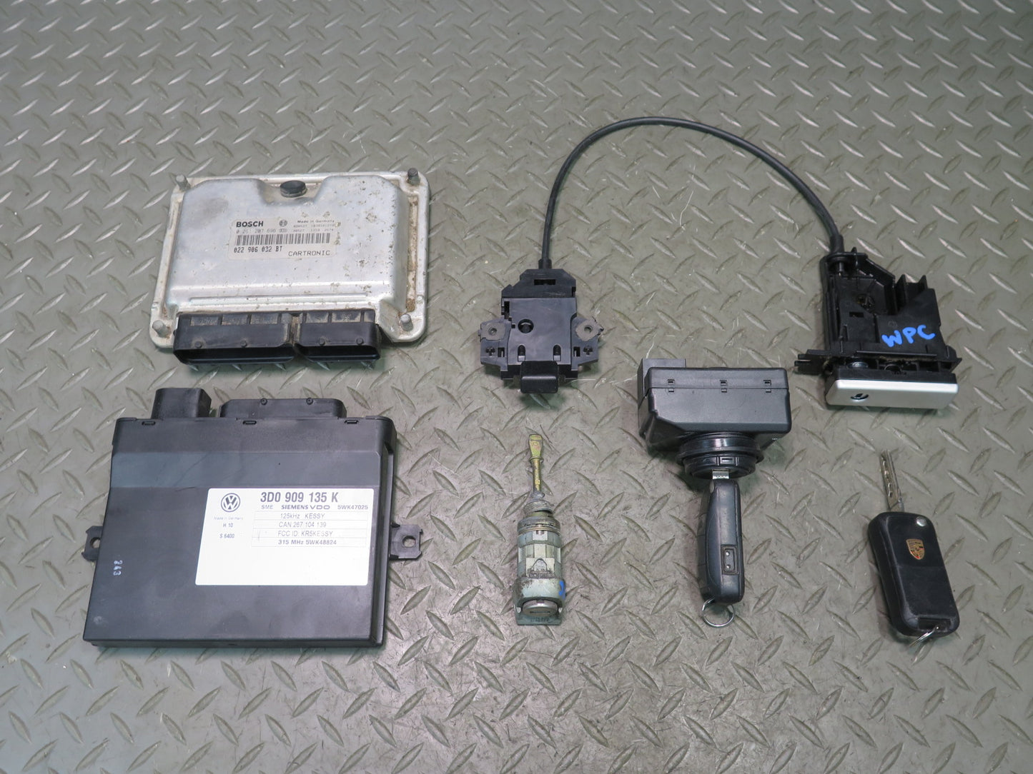 2003-2006 Porsche Cayenne 955 4.5L Turbo ECU DME Keyless Ignition Lock KEY Set
