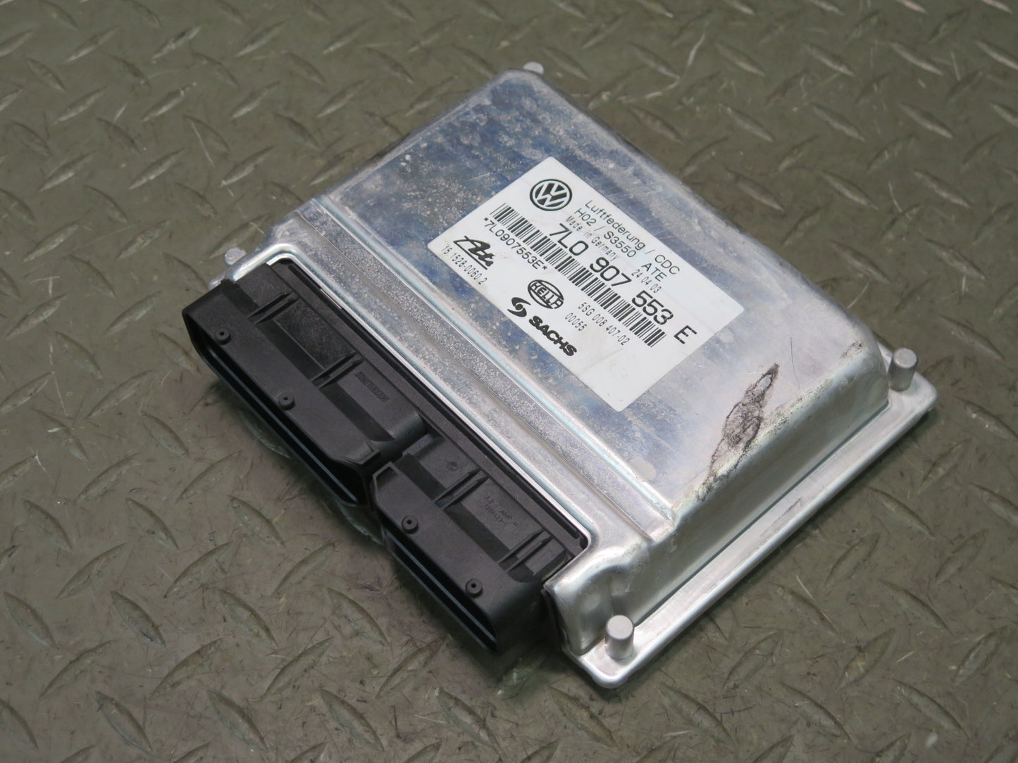 2004 Porsche Cayenne 955 Air Suspension Leveling Control Module 7L0907553E