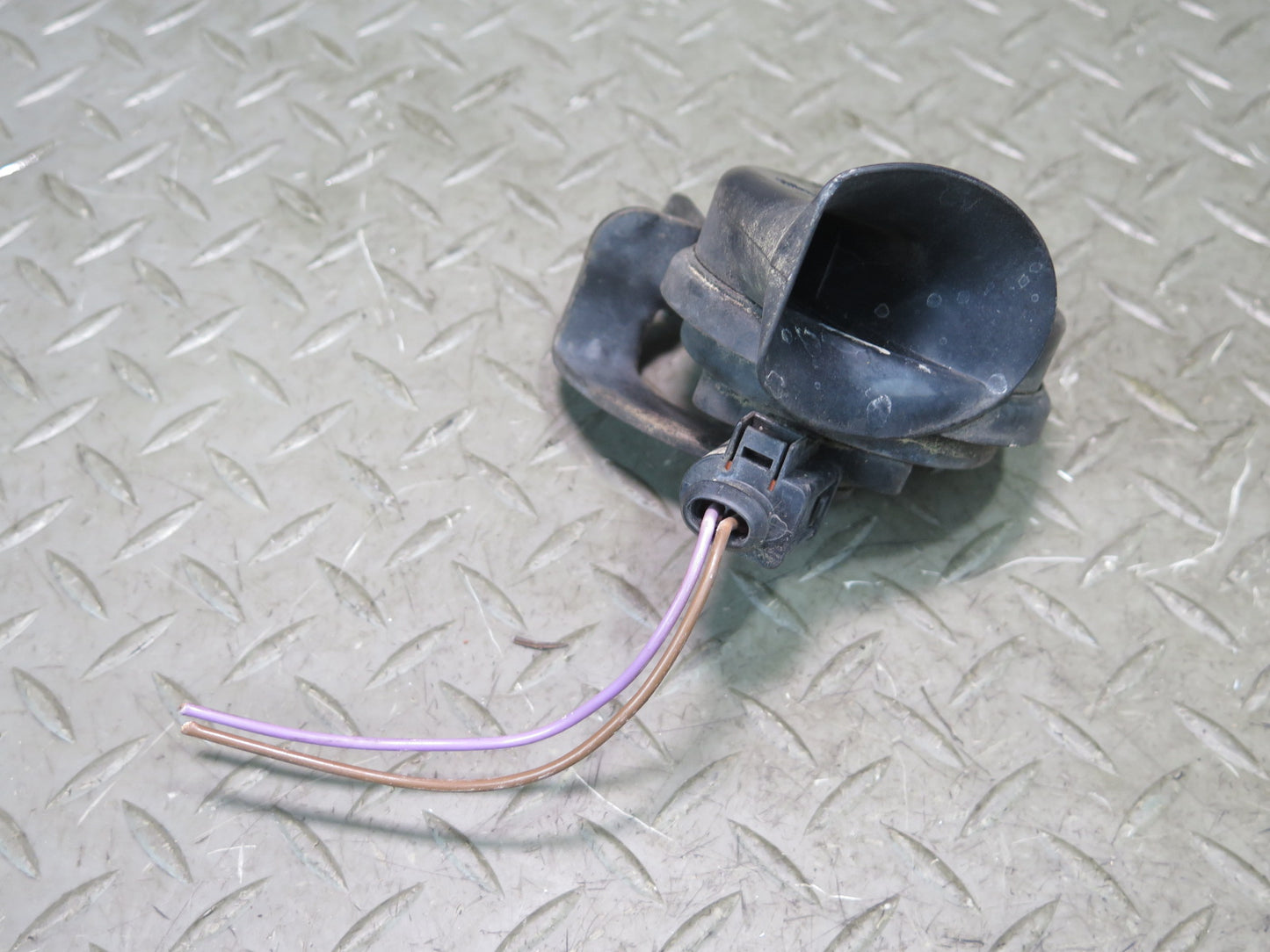 2003-2010 Porsche Cayenne 955 High & Low Tone  Note Pitch Horn Signal Set of 2