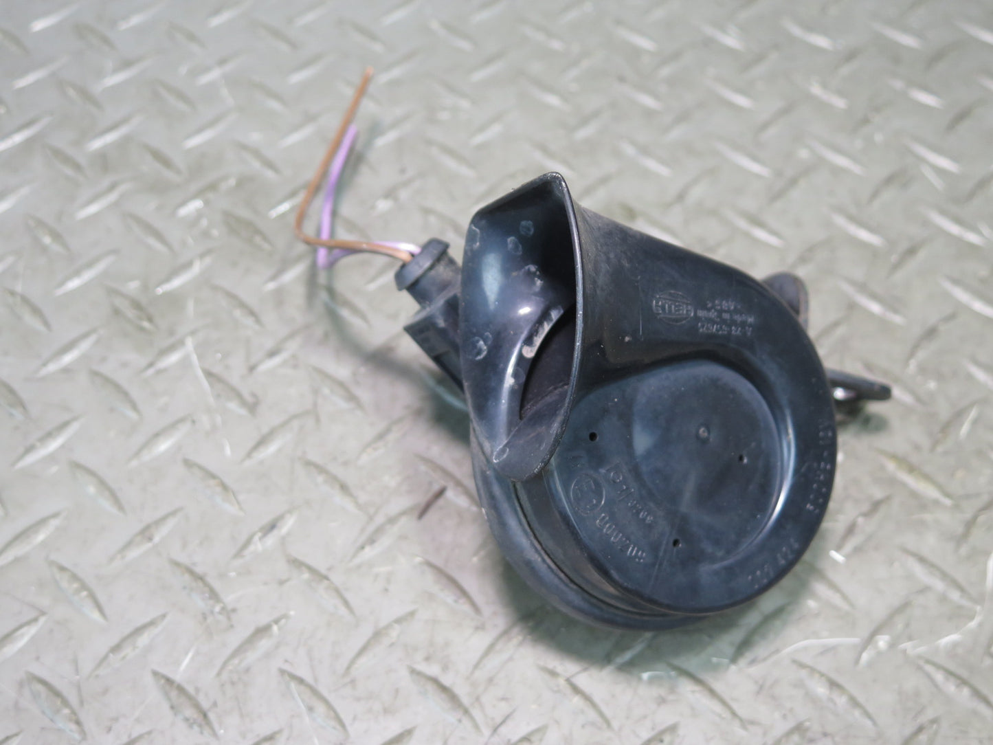 2003-2010 Porsche Cayenne 955 High & Low Tone  Note Pitch Horn Signal Set of 2
