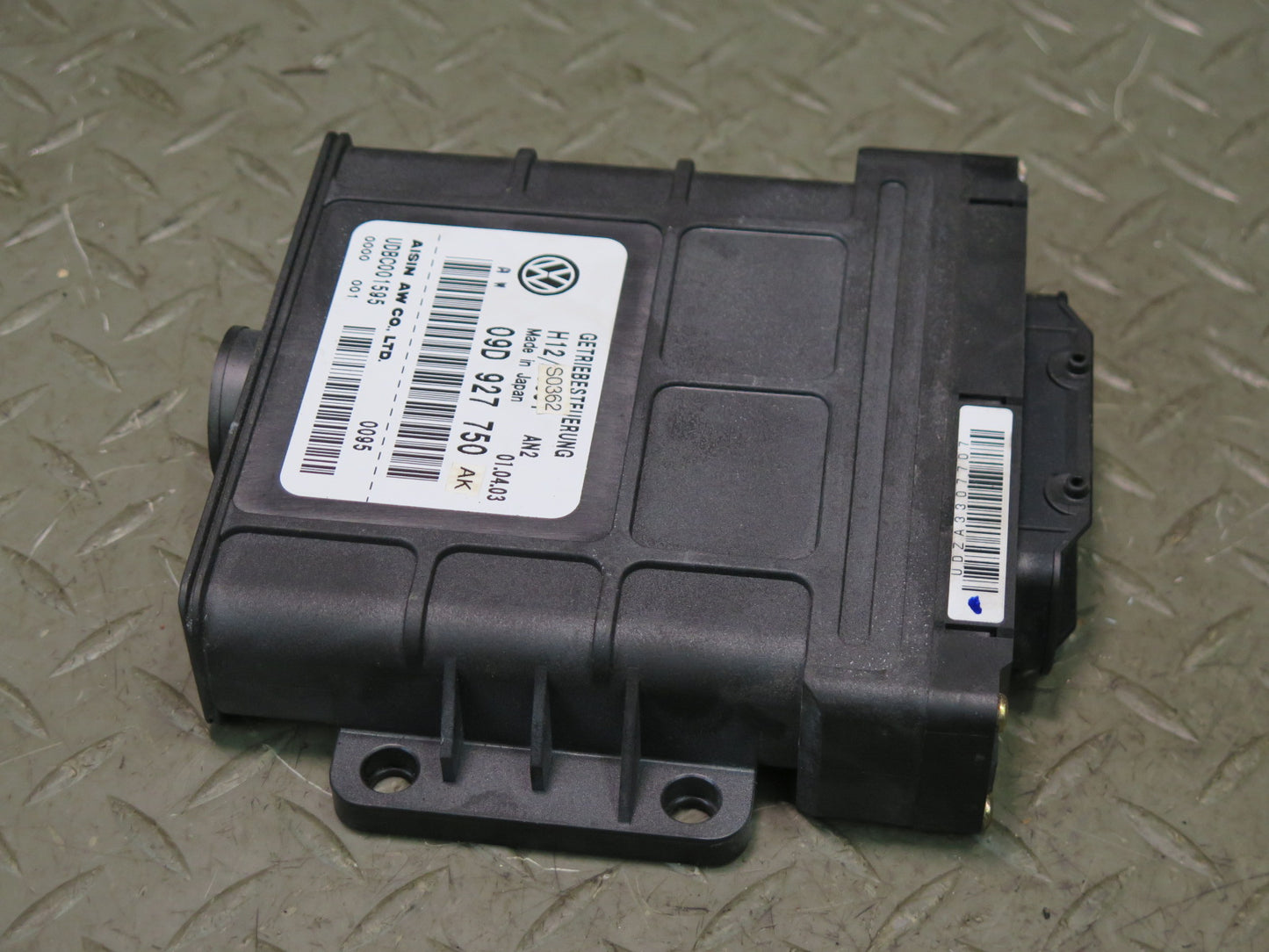 2004 Porsche Cayenne 955 Turbo Transmission Control Module 09D927750AK OEM