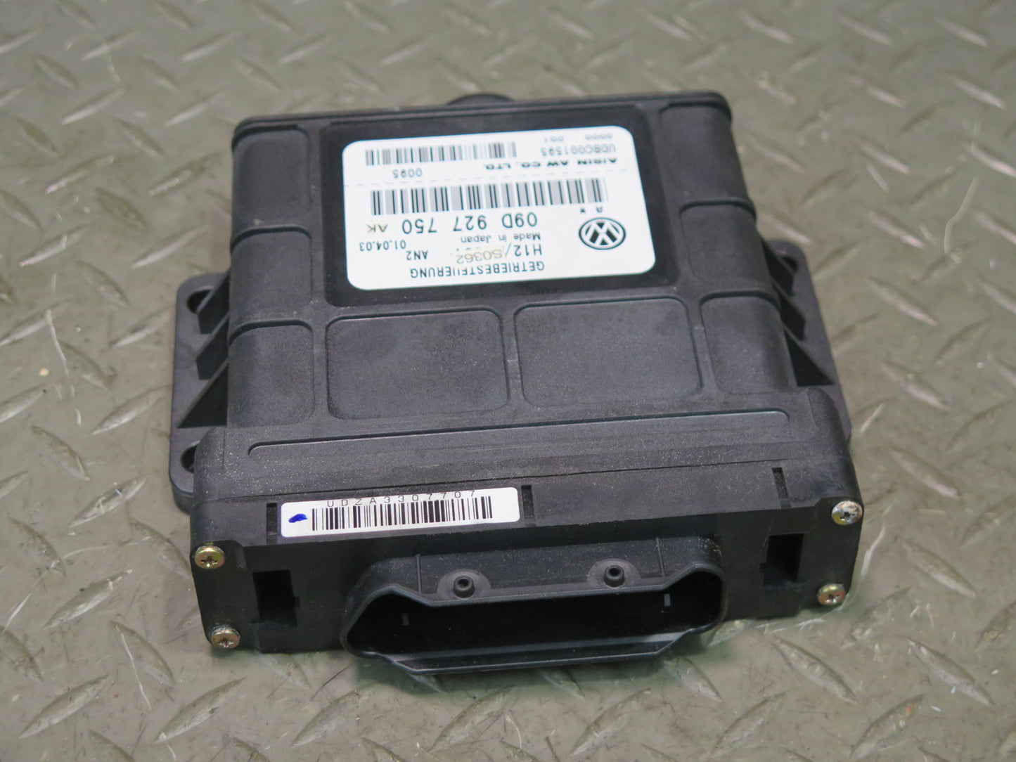 2004 Porsche Cayenne 955 Turbo Transmission Control Module 09D927750AK OEM