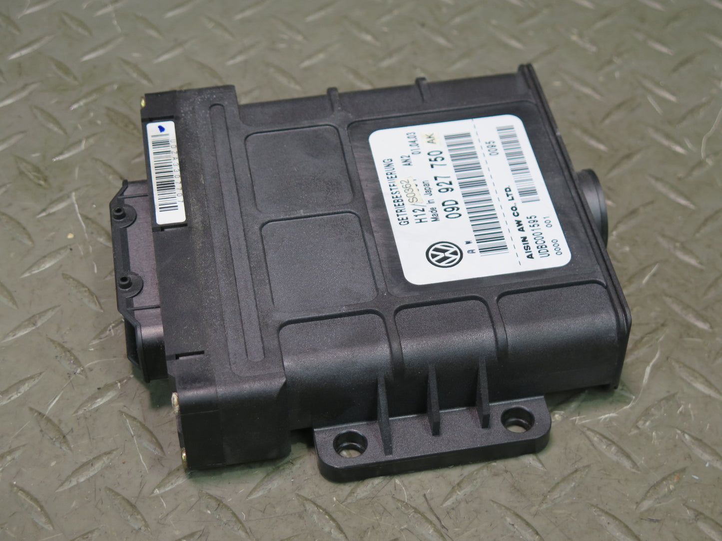 2004 Porsche Cayenne 955 Turbo Transmission Control Module 09D927750AK OEM