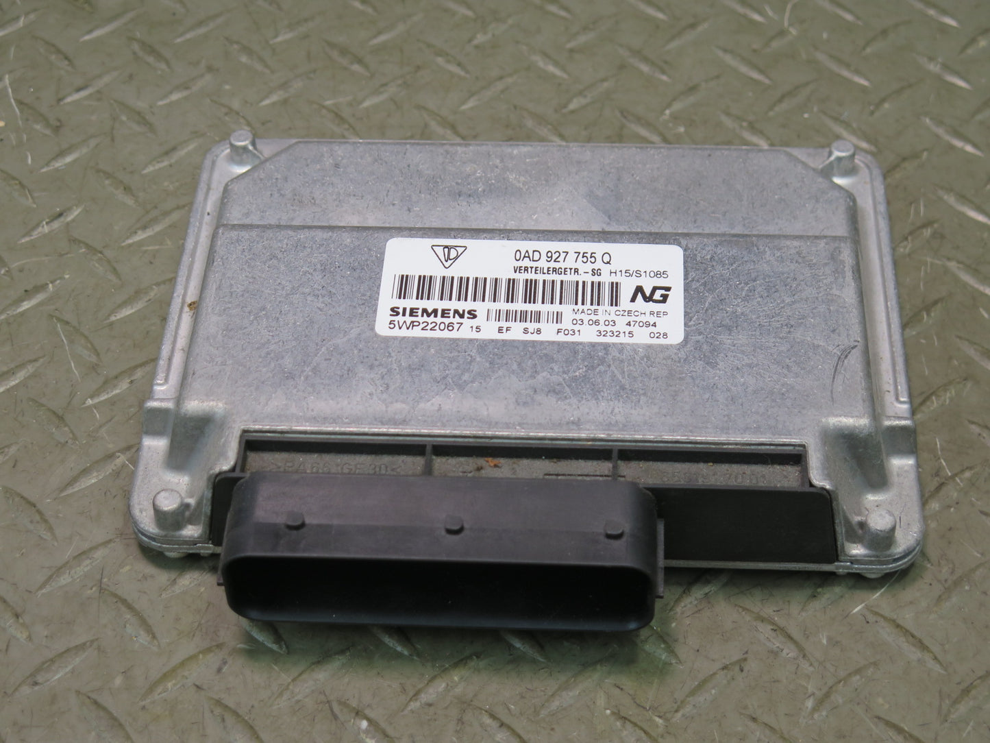 2004 Porsche Cayenne 955 Turbo Transfer Case Control Module 0AD927755Q OEM