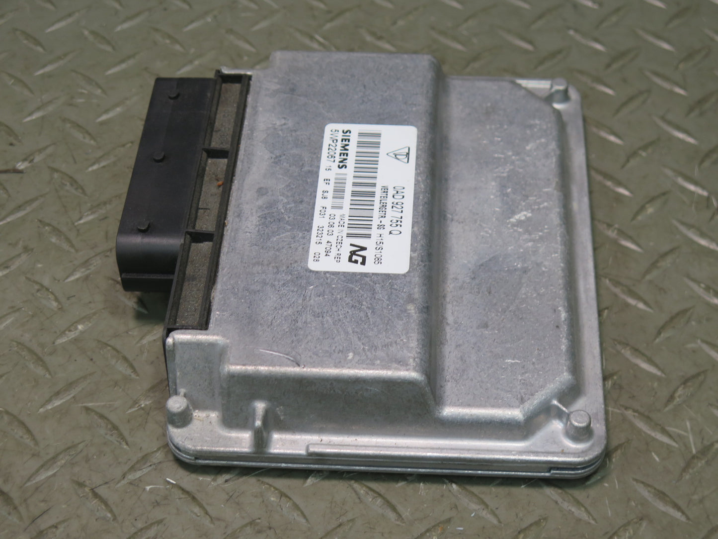 2004 Porsche Cayenne 955 Turbo Transfer Case Control Module 0AD927755Q OEM