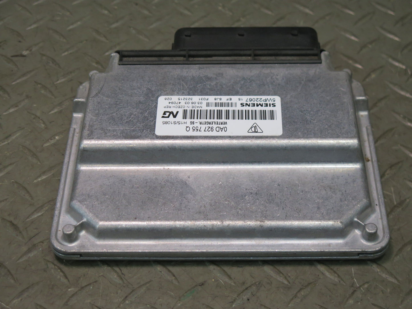 2004 Porsche Cayenne 955 Turbo Transfer Case Control Module 0AD927755Q OEM