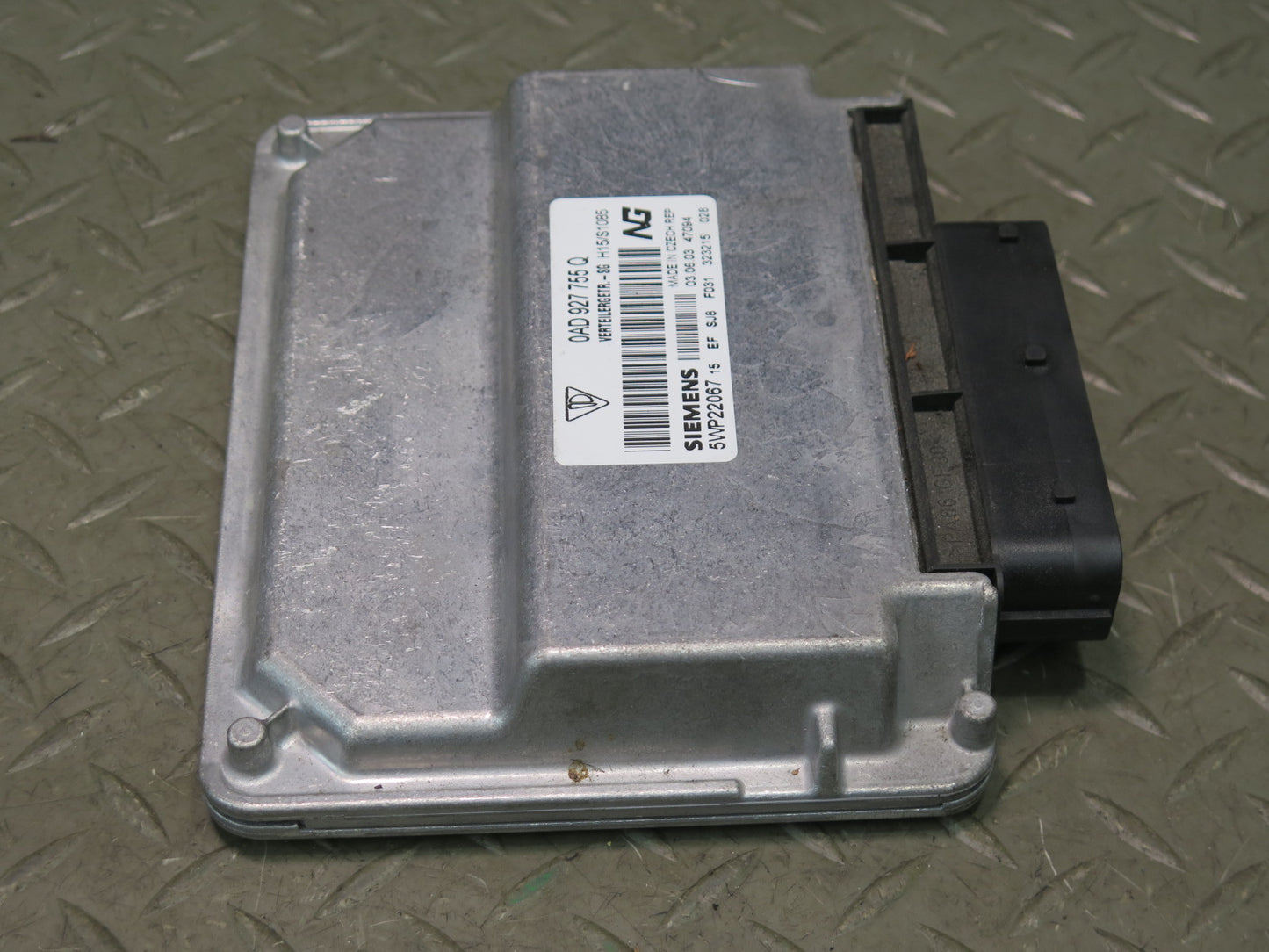 2004 Porsche Cayenne 955 Turbo Transfer Case Control Module 0AD927755Q OEM