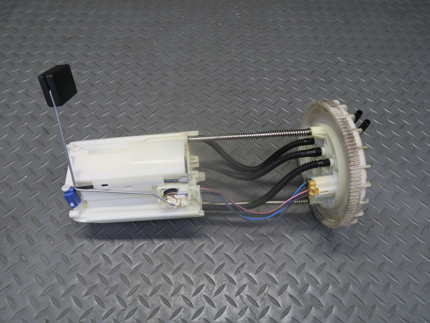 2008-2009 Lexus URJ201L LX570 Fuel Pump Level Sensor Sending Unit Assembly
