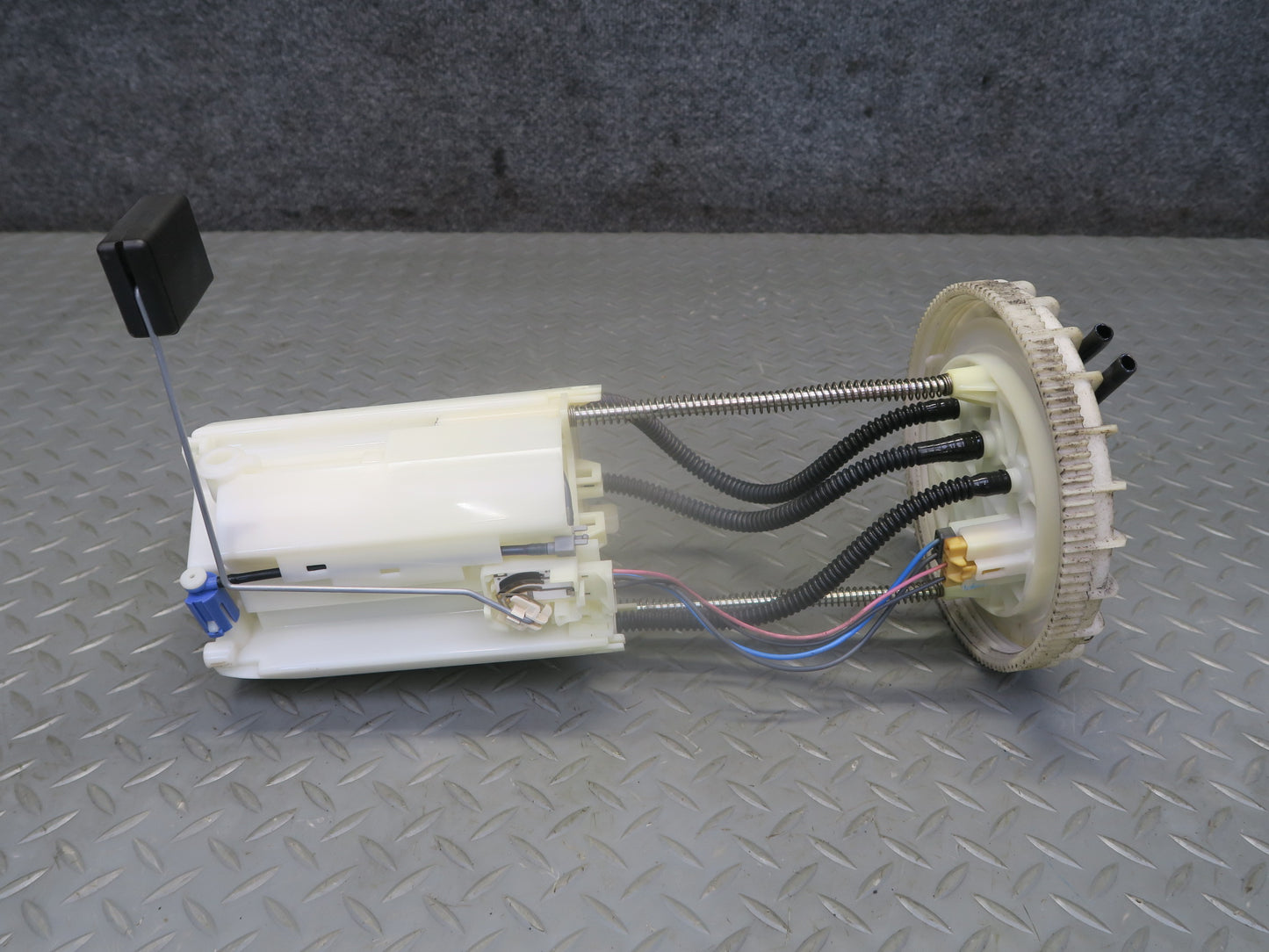 2008-2009 Lexus URJ201L LX570 Fuel Pump Level Sensor Sending Unit Assembly