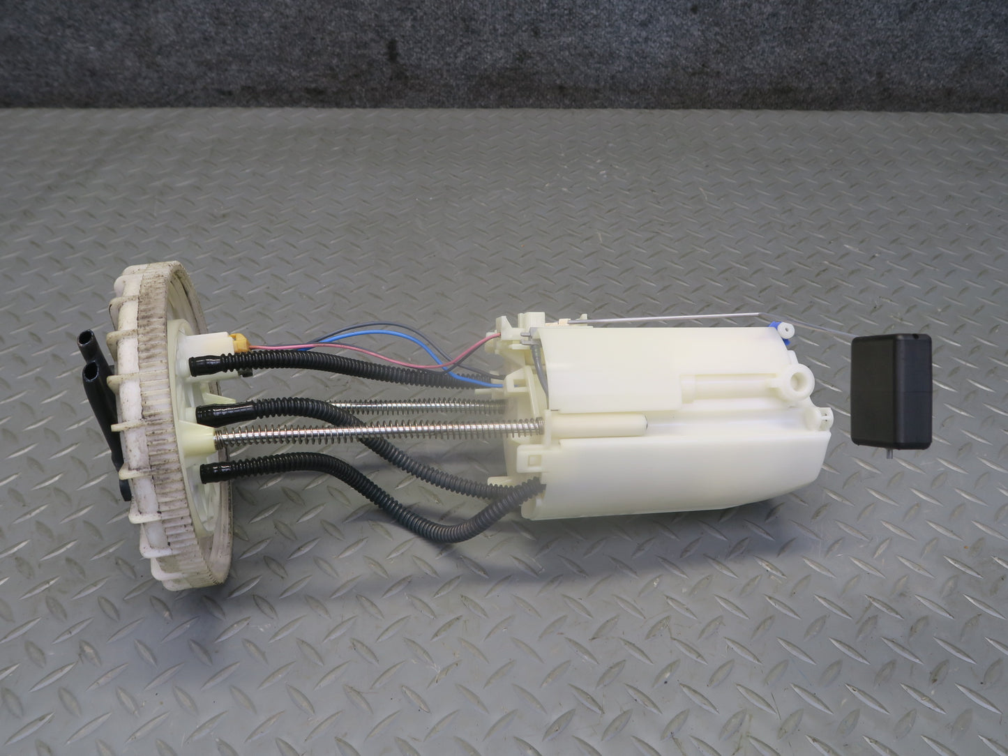 2008-2009 Lexus URJ201L LX570 Fuel Pump Level Sensor Sending Unit Assembly