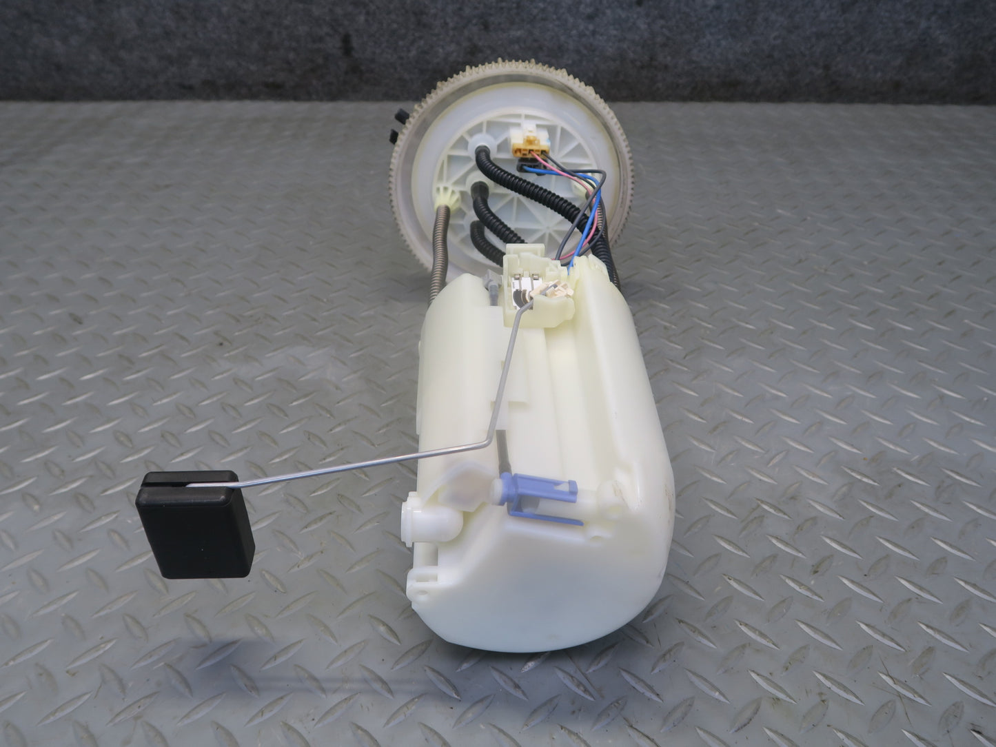 2008-2009 Lexus URJ201L LX570 Fuel Pump Level Sensor Sending Unit Assembly