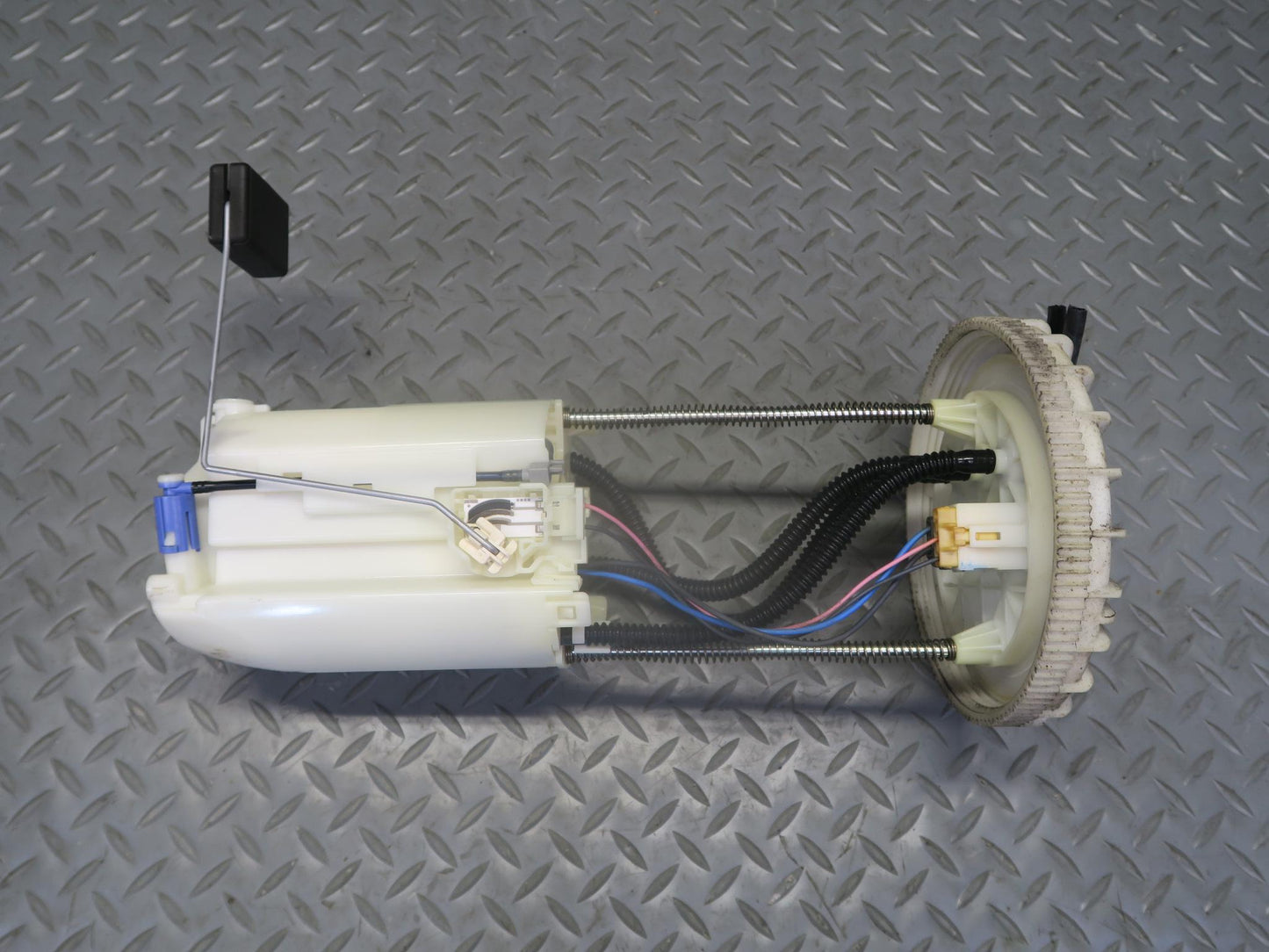 2008-2009 Lexus URJ201L LX570 Fuel Pump Level Sensor Sending Unit Assembly