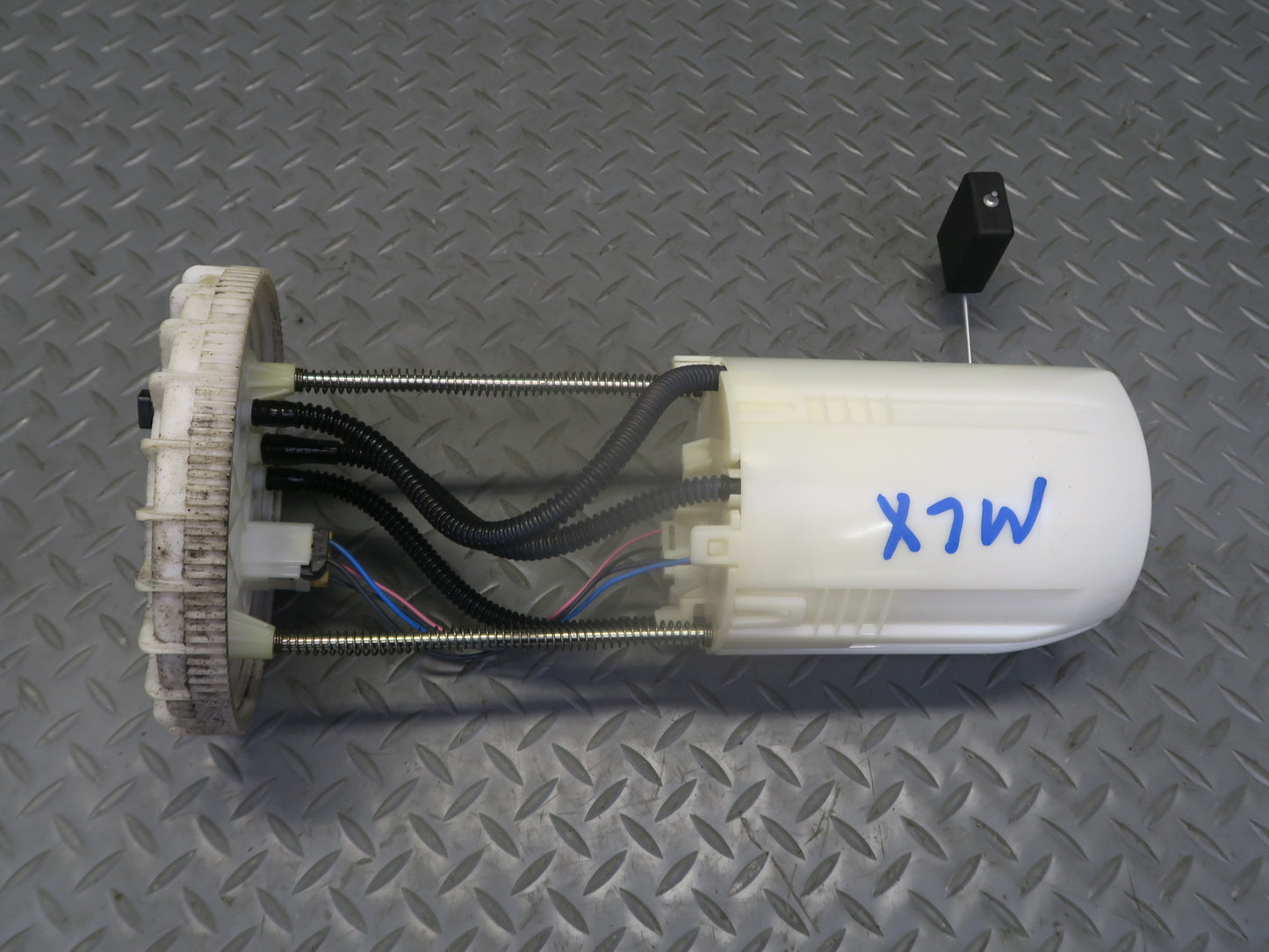 2008-2009 Lexus URJ201L LX570 Fuel Pump Level Sensor Sending Unit Assembly