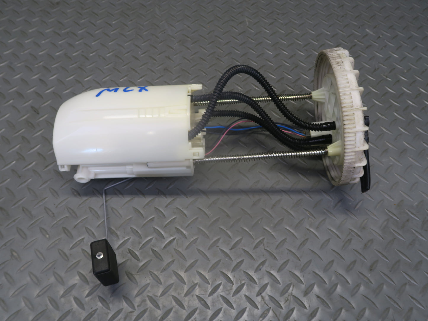 2008-2009 Lexus URJ201L LX570 Fuel Pump Level Sensor Sending Unit Assembly