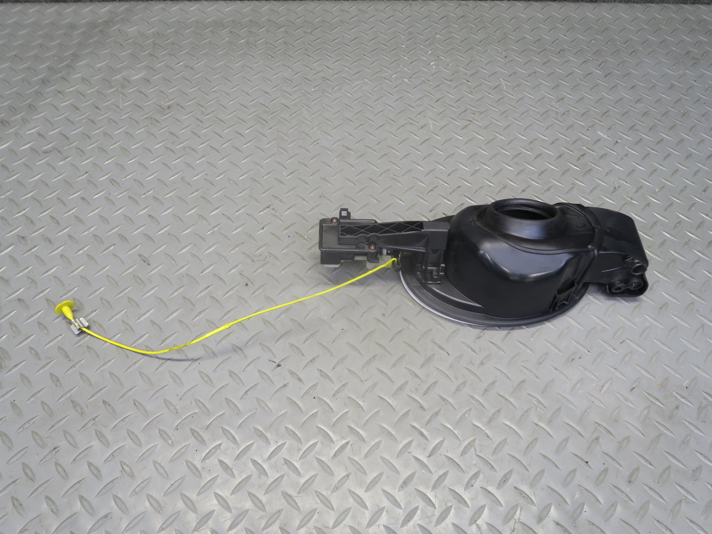 06-11 Mercedes W164 ML350 ML500 Gas Fuel Lid Door Cover White w Actuator OEM