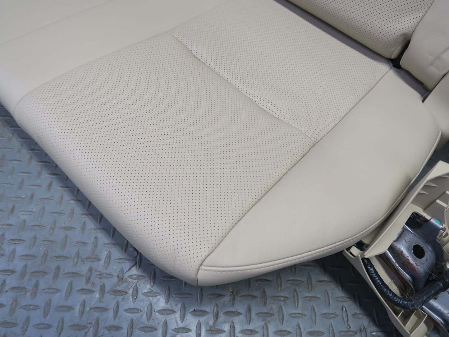 2008-2010 Lexus URJ201L LX570 Rear Third 3RD ROW Left Side Leather Seat