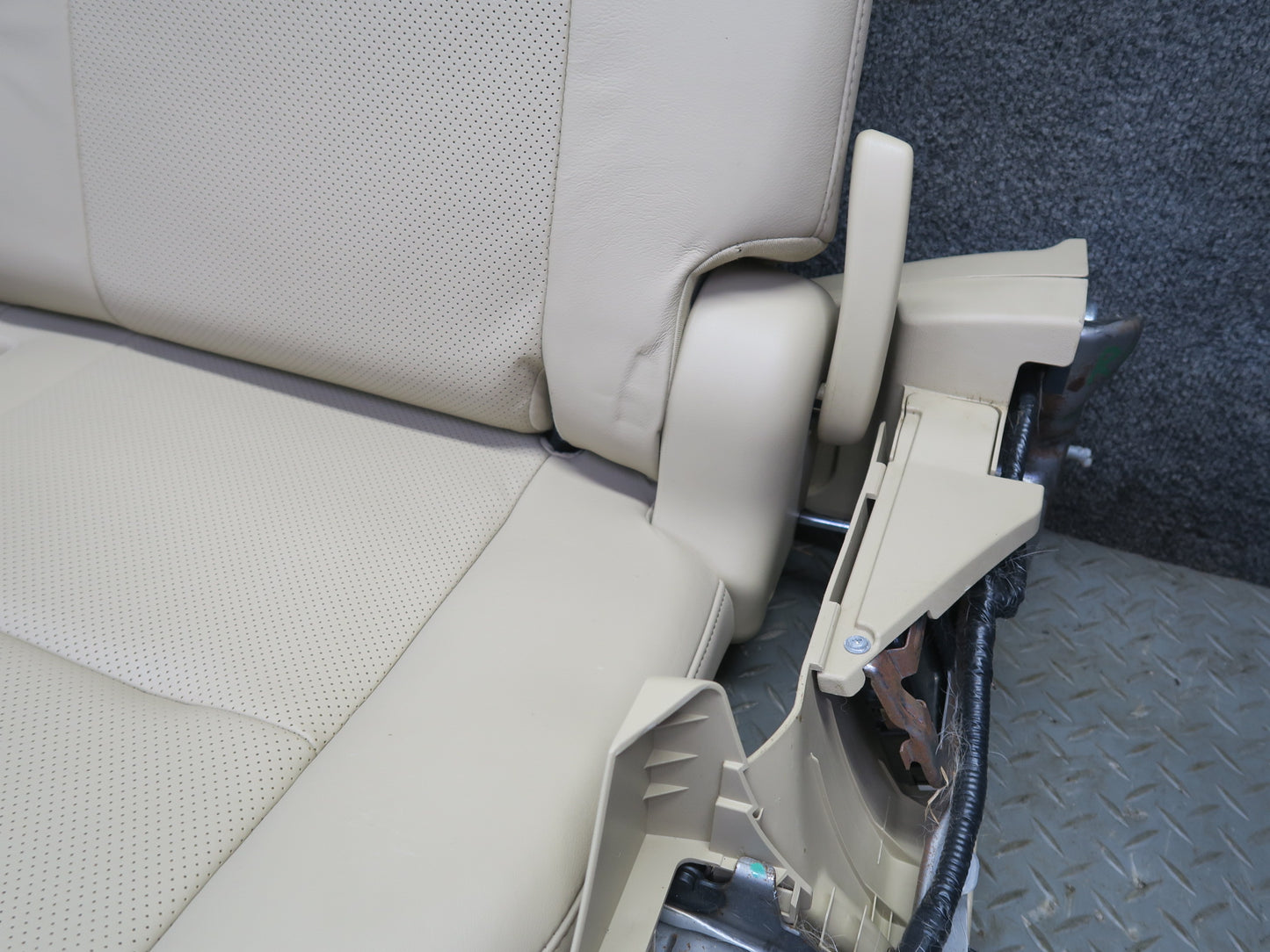 2008-2010 Lexus URJ201L LX570 Rear Third 3RD ROW Left Side Leather Seat