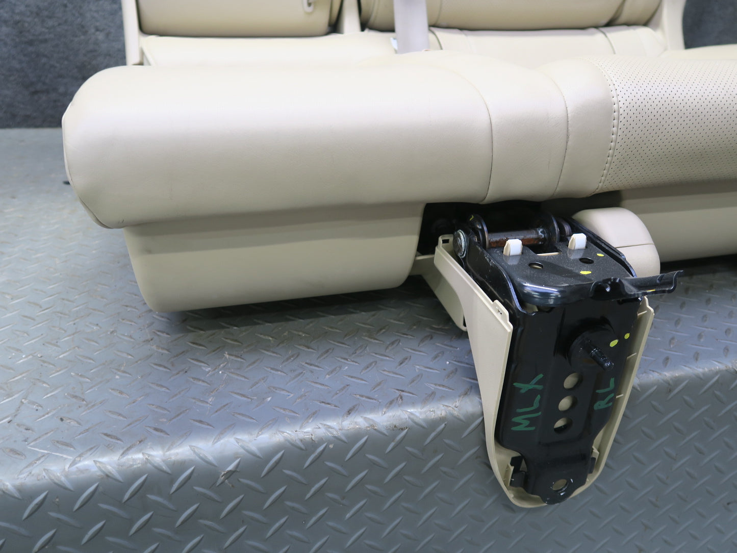 2008-2010 Lexus URJ201L LX570 Rear Second 2ND ROW Left Side Leather Seat