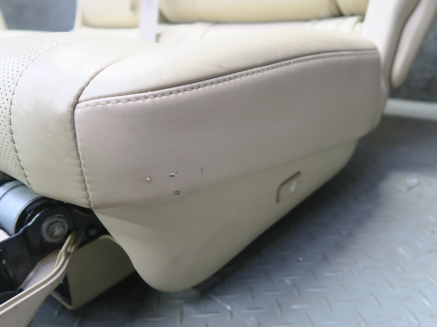 2008-2010 Lexus URJ201L LX570 Rear Second 2ND ROW Left Side Leather Seat