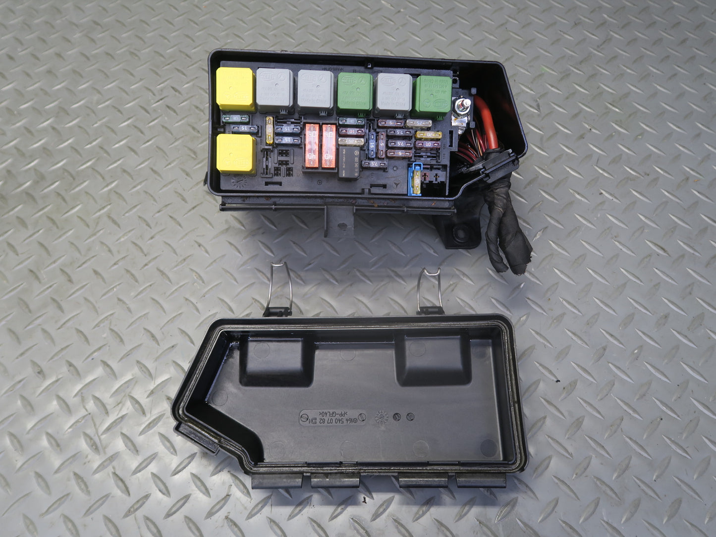 10-11 Mercedes W164 ML350 Diesel Engine Fuse Relay Box Assembly OEM
