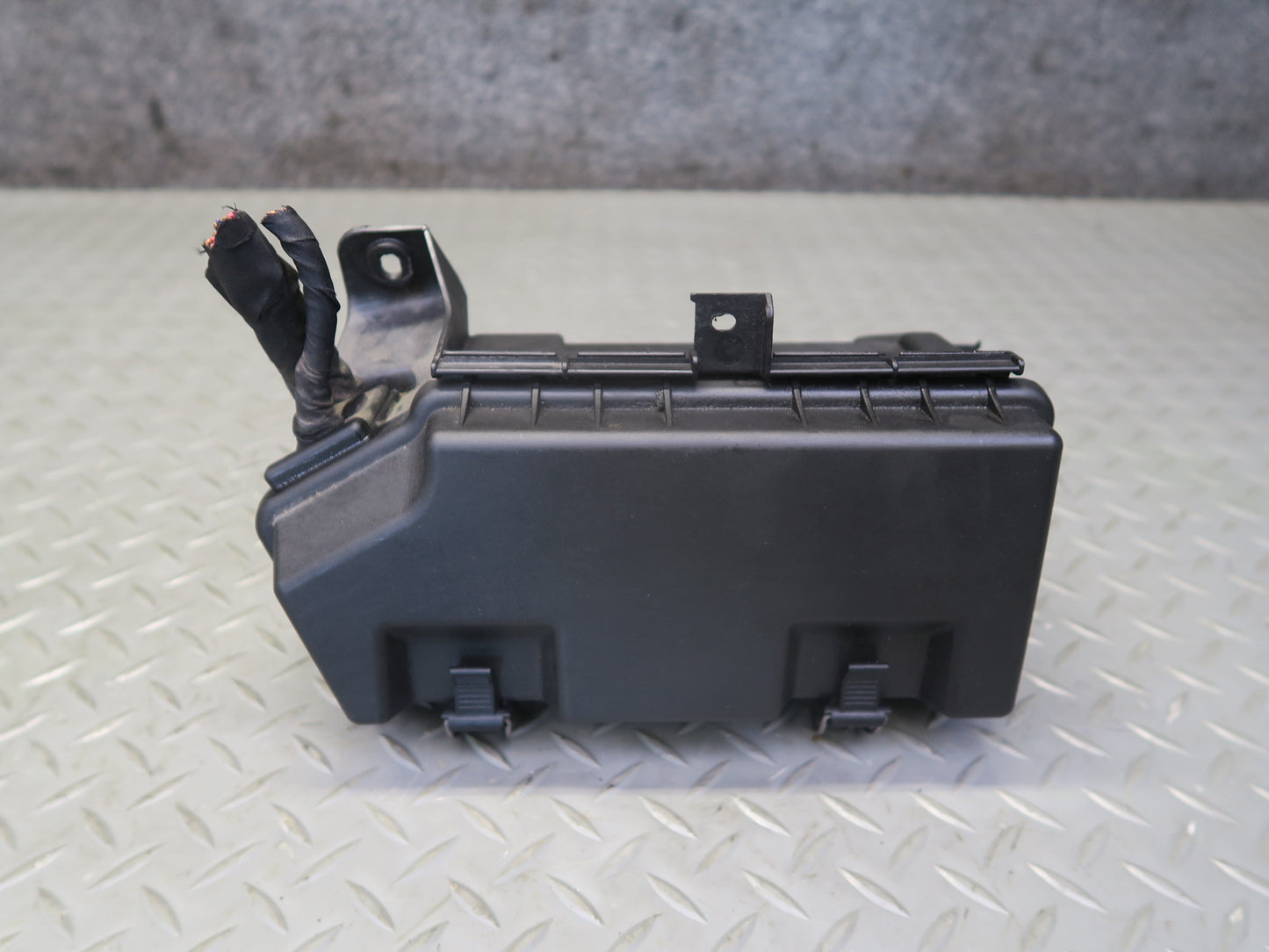 10-11 Mercedes W164 ML350 Diesel Engine Fuse Relay Box Assembly OEM
