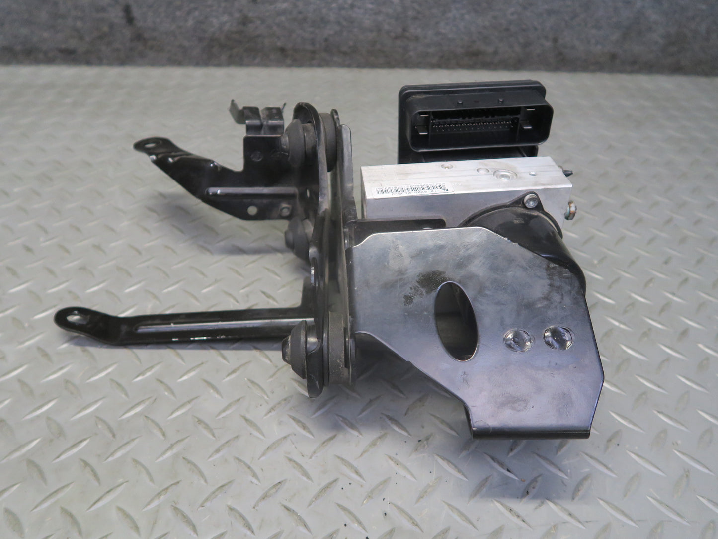 10-11 Mercedes W164 ML350 AWD ABS Anti Lock Brake Pump Module w Mount OEM