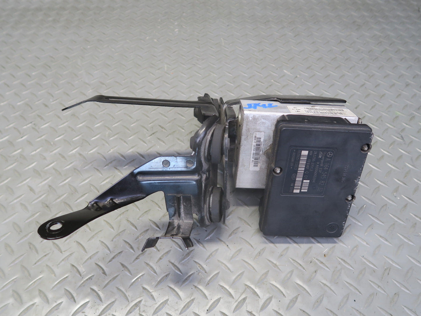 10-11 Mercedes W164 ML350 AWD ABS Anti Lock Brake Pump Module w Mount OEM