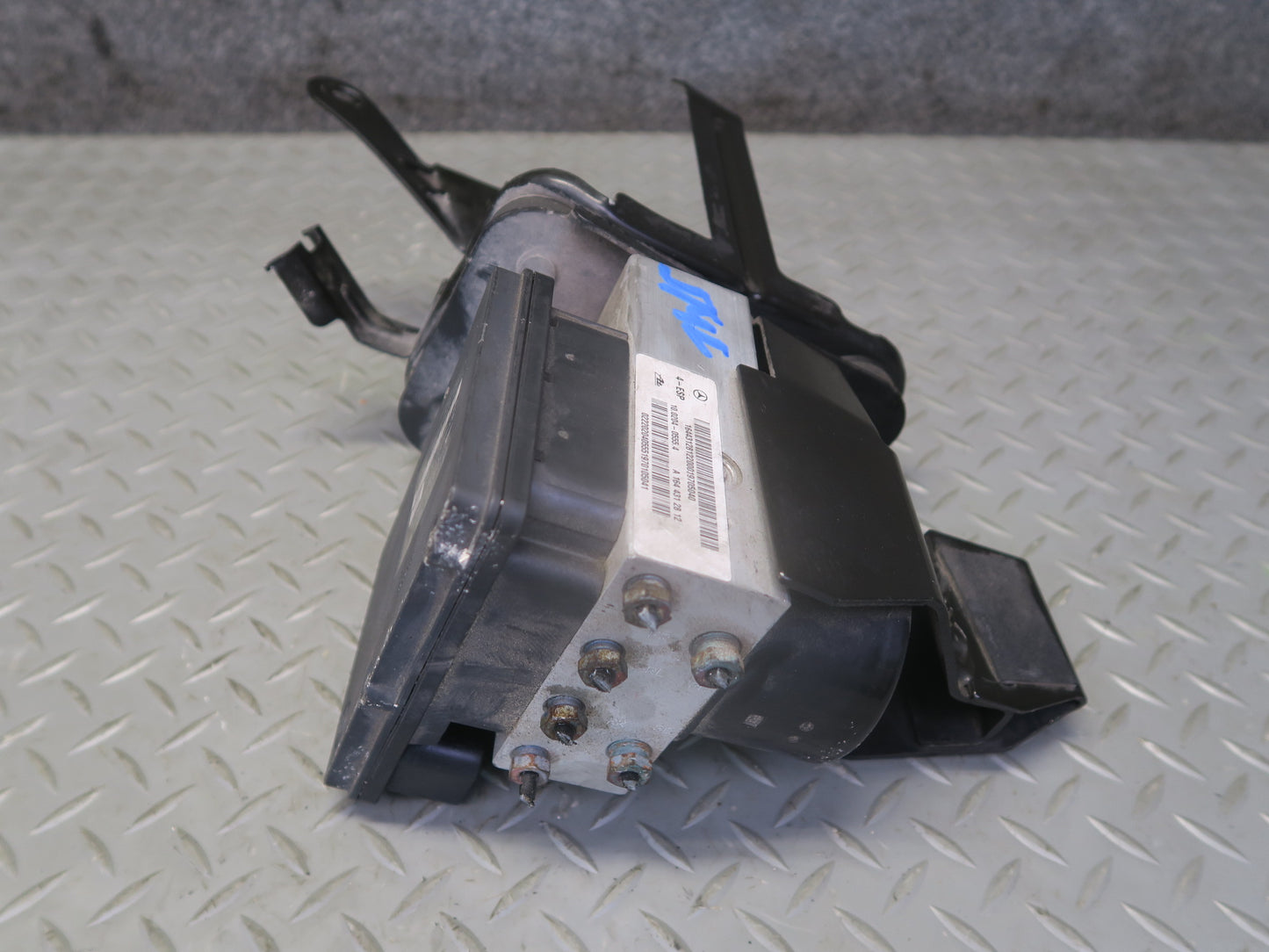 10-11 Mercedes W164 ML350 AWD ABS Anti Lock Brake Pump Module w Mount OEM