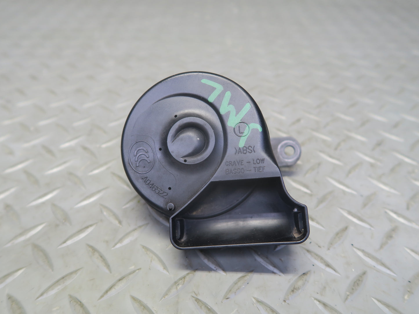06-11 Mercedes W164 ML350 ML550 Set of 2 High & Low Tone Pitch Horn Signal OEM