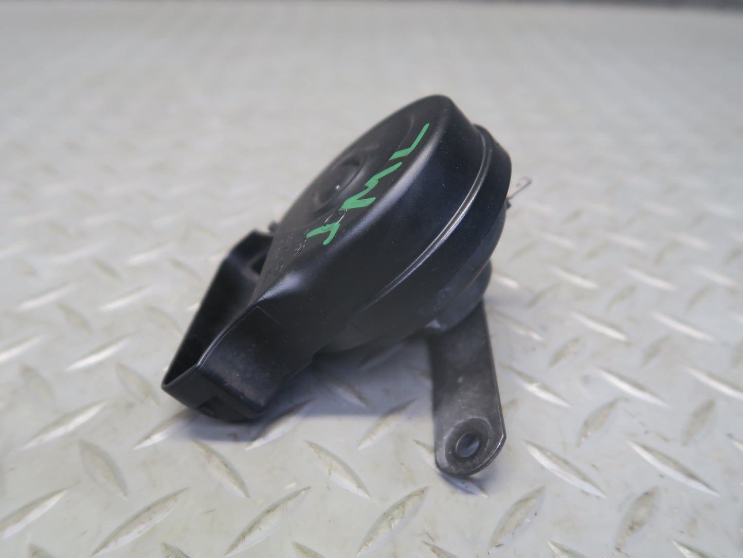 06-11 Mercedes W164 ML350 ML550 Set of 2 High & Low Tone Pitch Horn Signal OEM