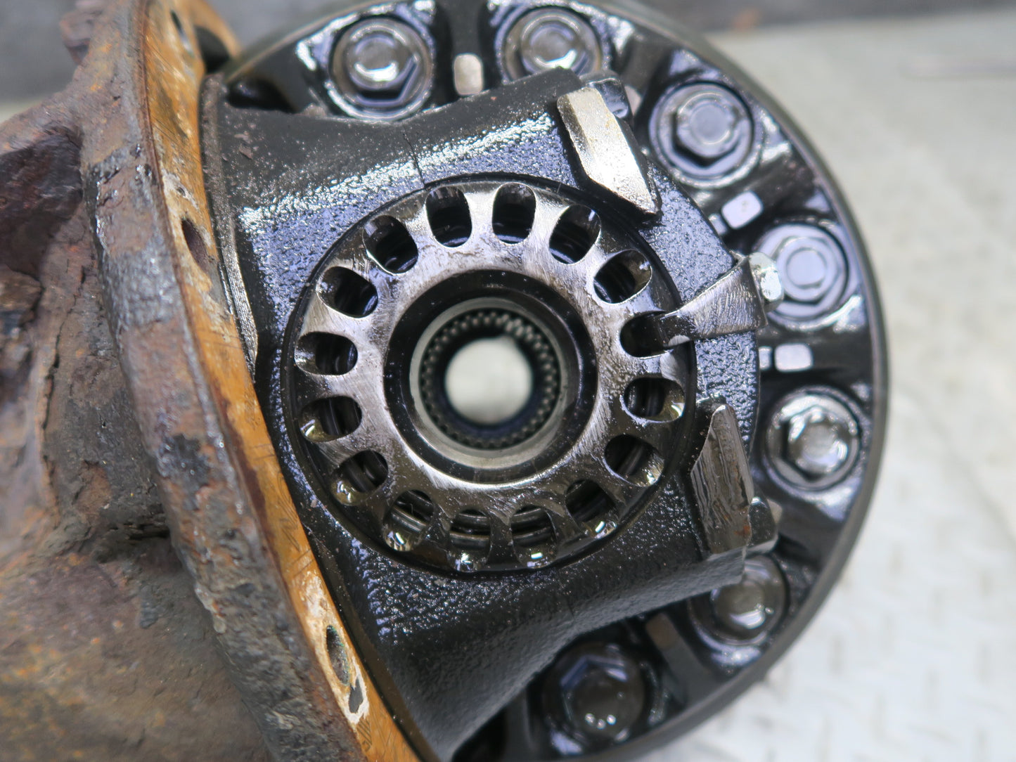 2008-2015 Lexus URJ201L LX570 AWD Rear Axle Differential Carrier 3.91 Ratio