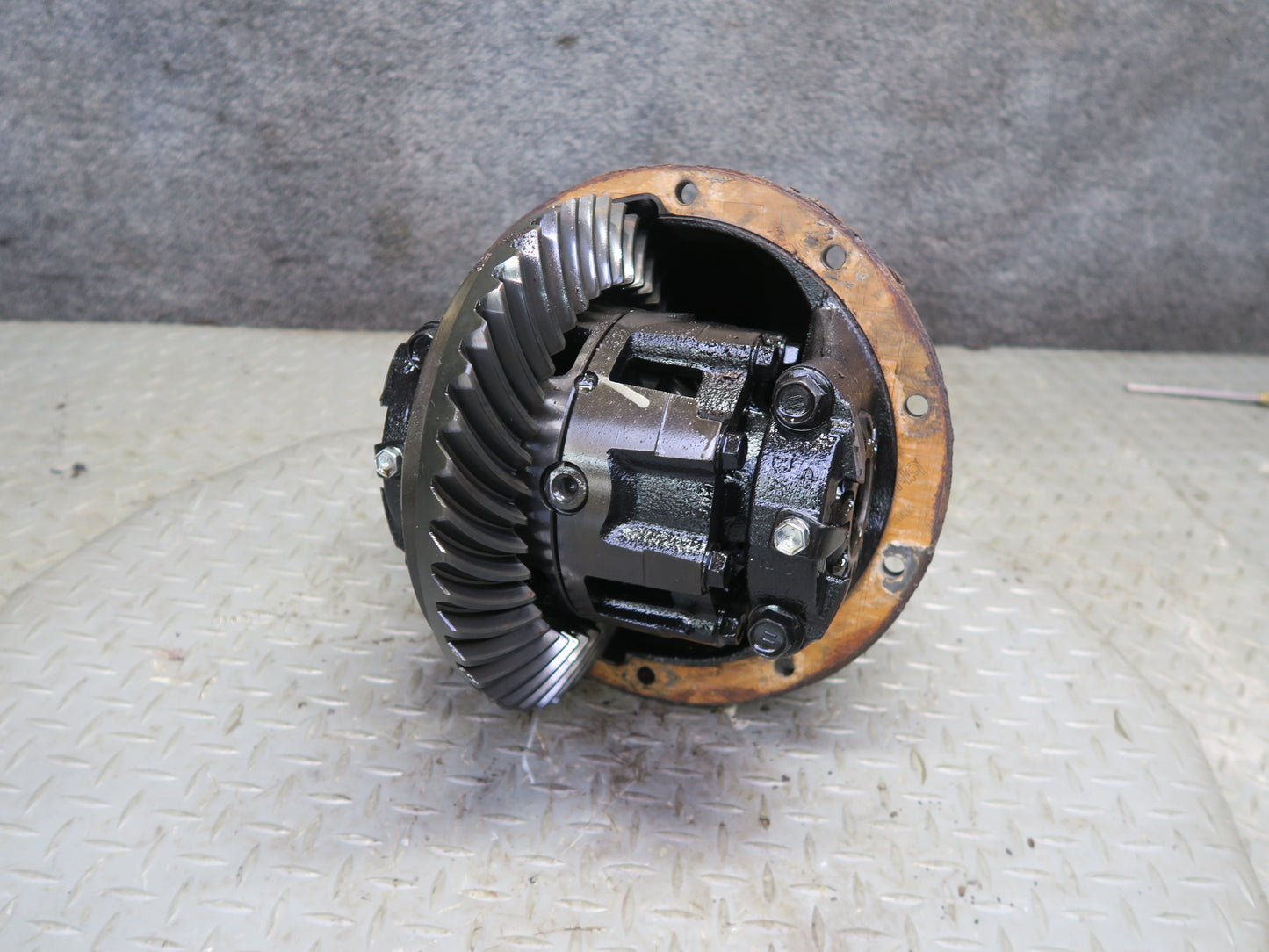 2008-2015 Lexus URJ201L LX570 AWD Rear Axle Differential Carrier 3.91 Ratio