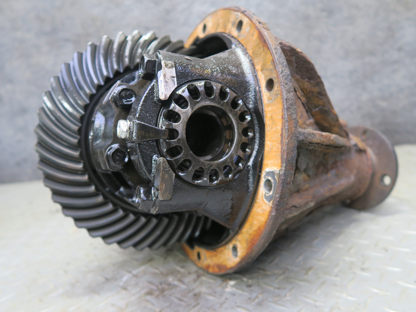 2008-2015 Lexus URJ201L LX570 AWD Rear Axle Differential Carrier 3.91 Ratio