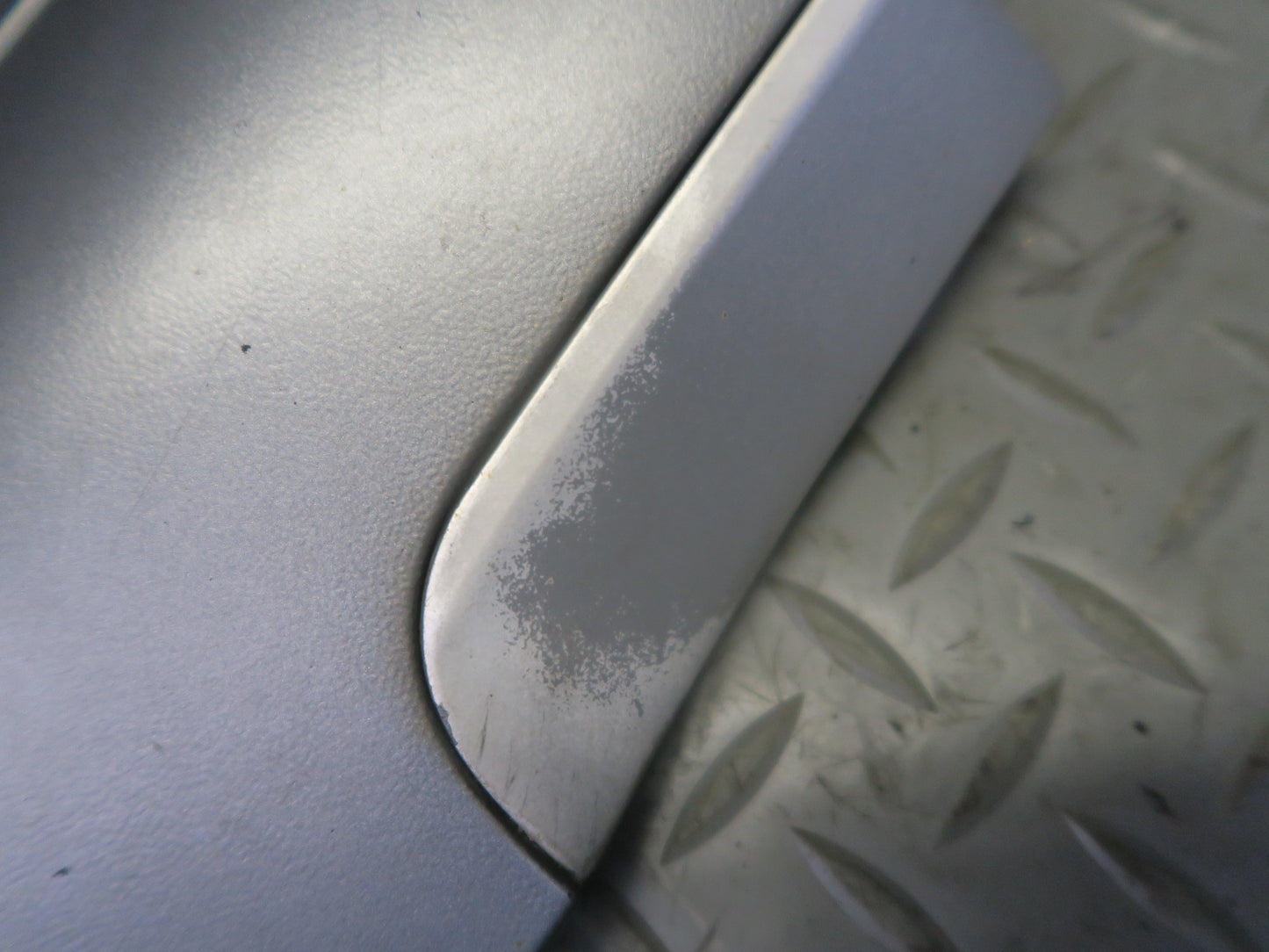 2003-2010 Porsche Cayenne 955 Front Right Fender Lower Trim Molding Cover