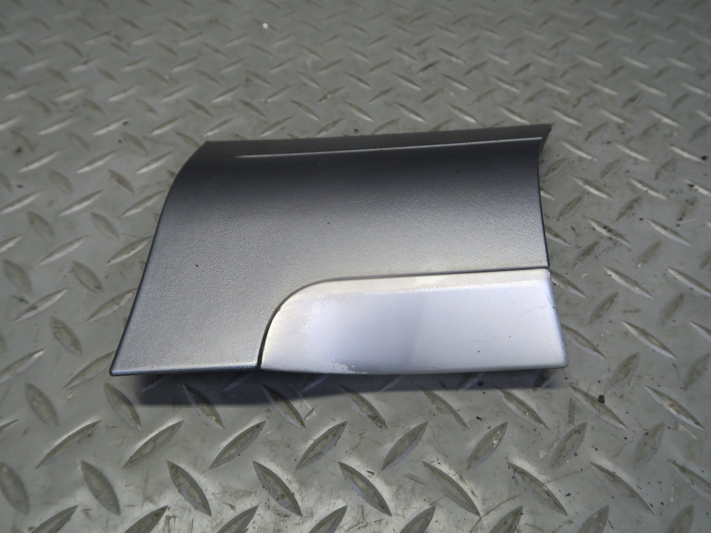 2003-2010 Porsche Cayenne 955 Front Right Fender Lower Trim Molding Cover