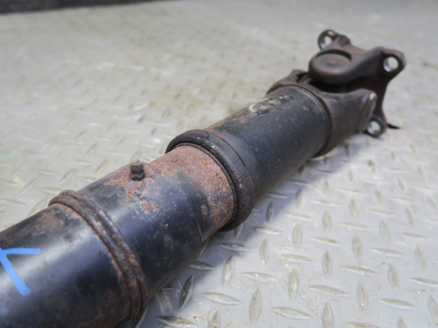 2008-2015 Lexus URJ201L LX570 4WD Front Drive Shaft Driveshaft Propeller