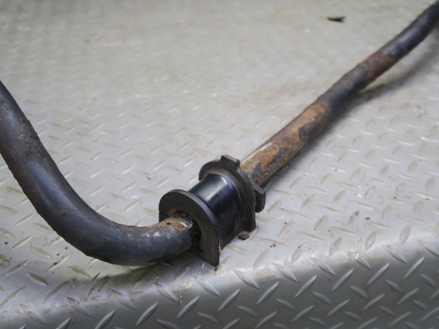 2008-2015 Lexus URJ201L LX570 Rear Suspension Anti Roll Stabilizer Sway Bar