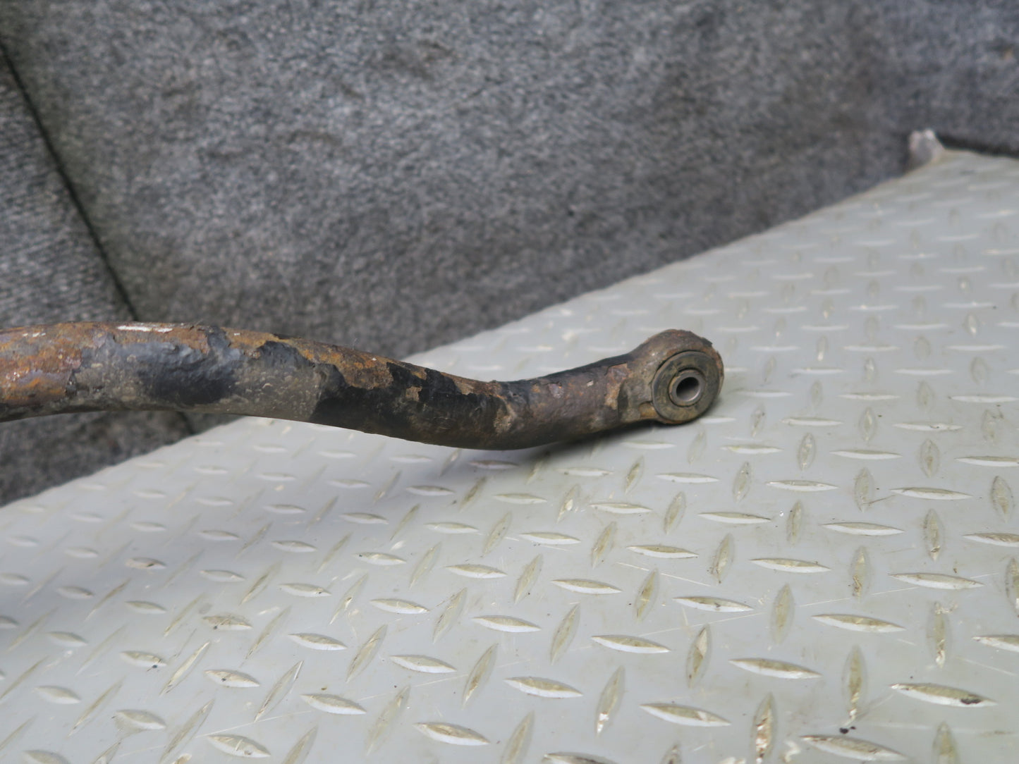 2008-2015 Lexus URJ201L LX570 Rear Suspension Anti Roll Stabilizer Sway Bar
