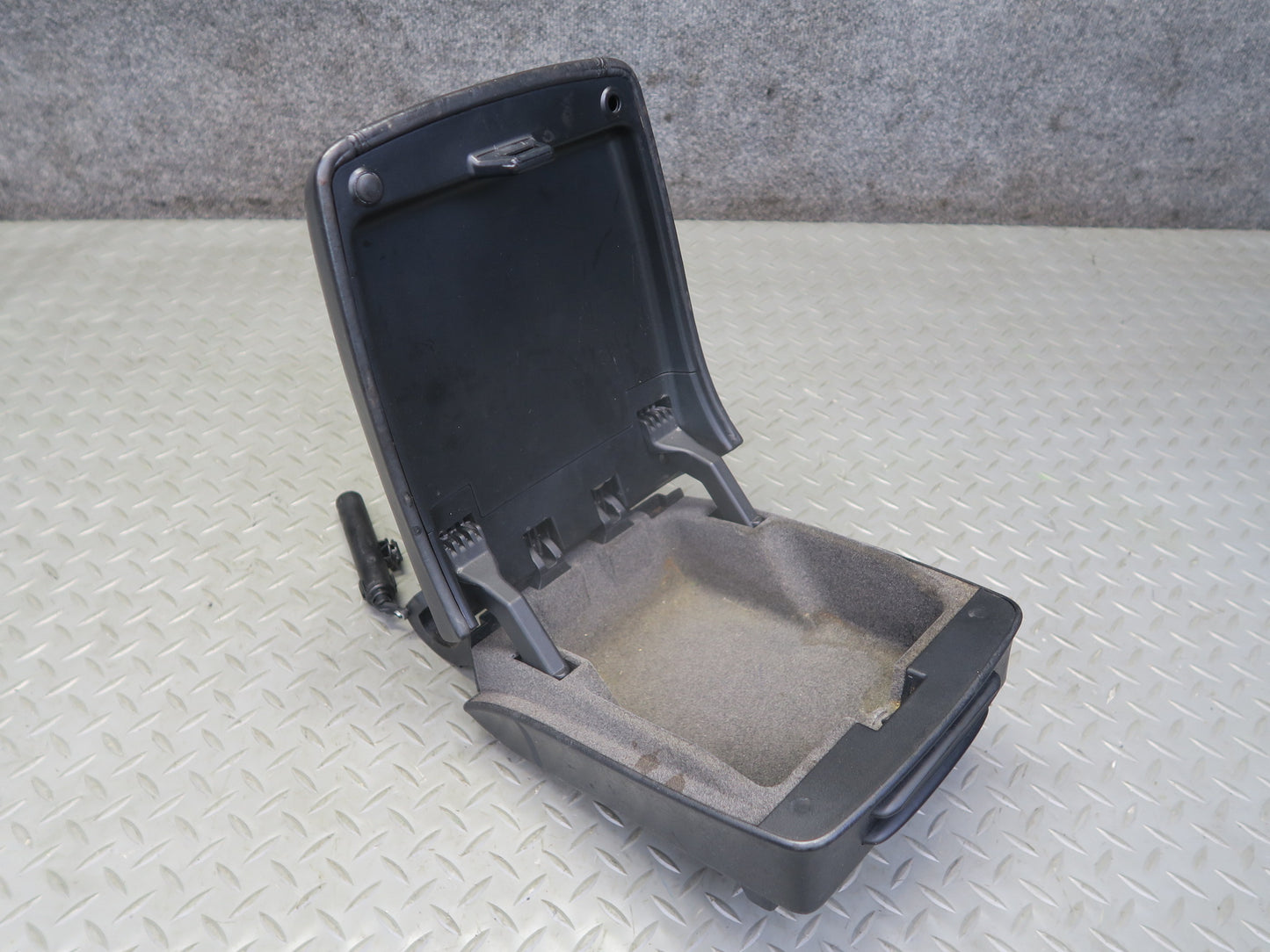 2003-2010 Porsche Cayenne 955 Center Console Leather Armrest Lid
