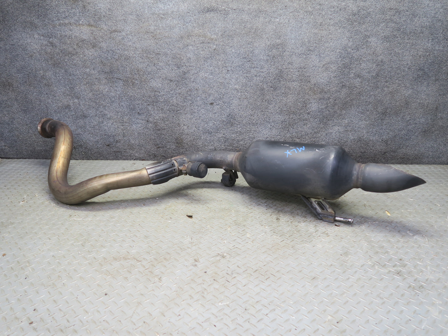 2008-2011 Lexus URJ201L LX570 Rear Exhaust Muffler Tail Pipe