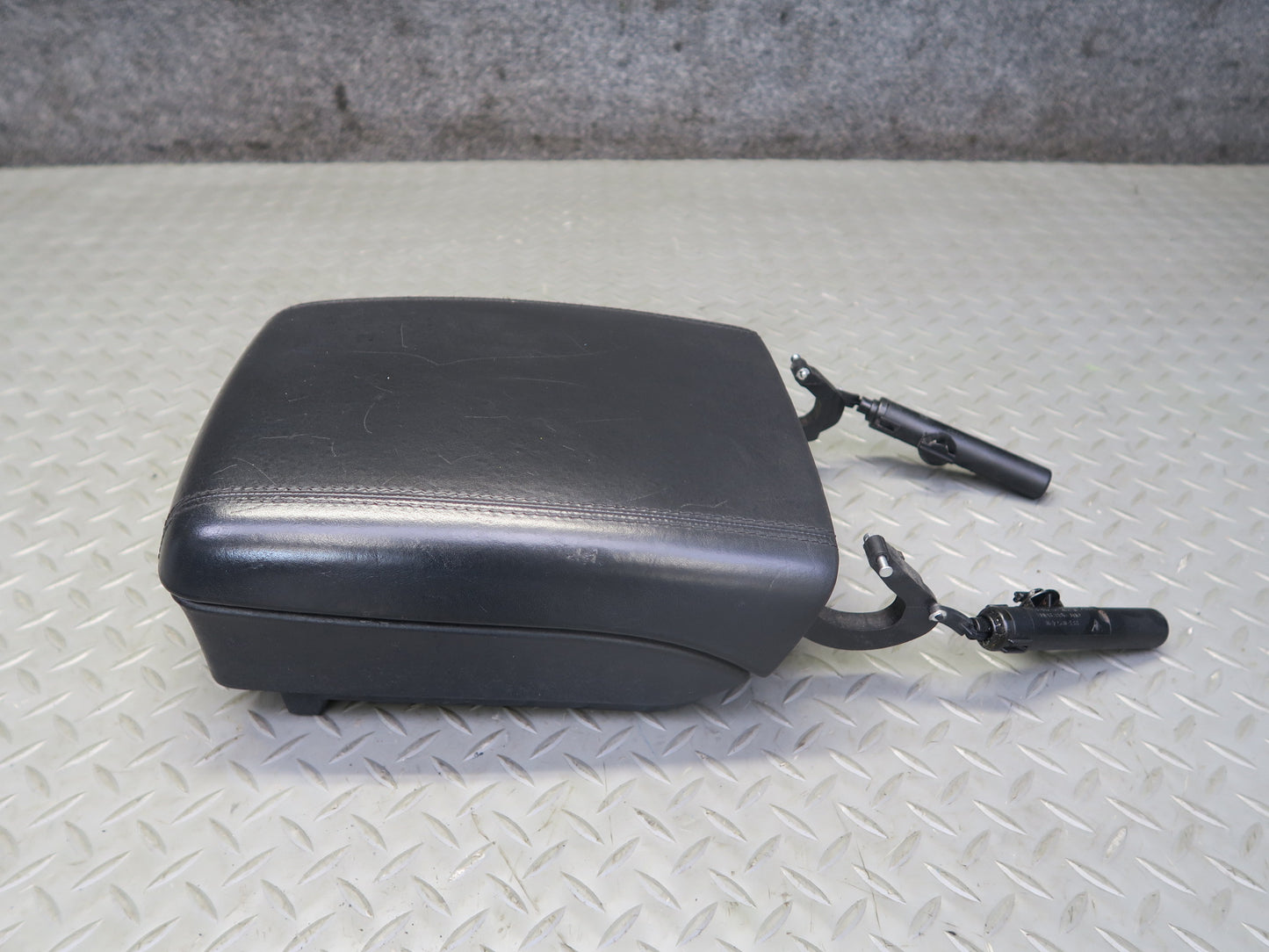 2003-2010 Porsche Cayenne 955 Center Console Leather Armrest Lid
